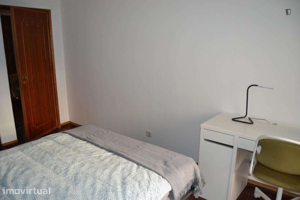 Quarto - localizado em Benfica Lisbon - Grande imagem: 3/35