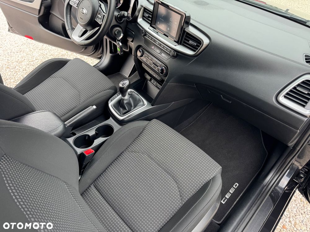 Kia Ceed 1.4 CVVT Dream-Team Edition - 26
