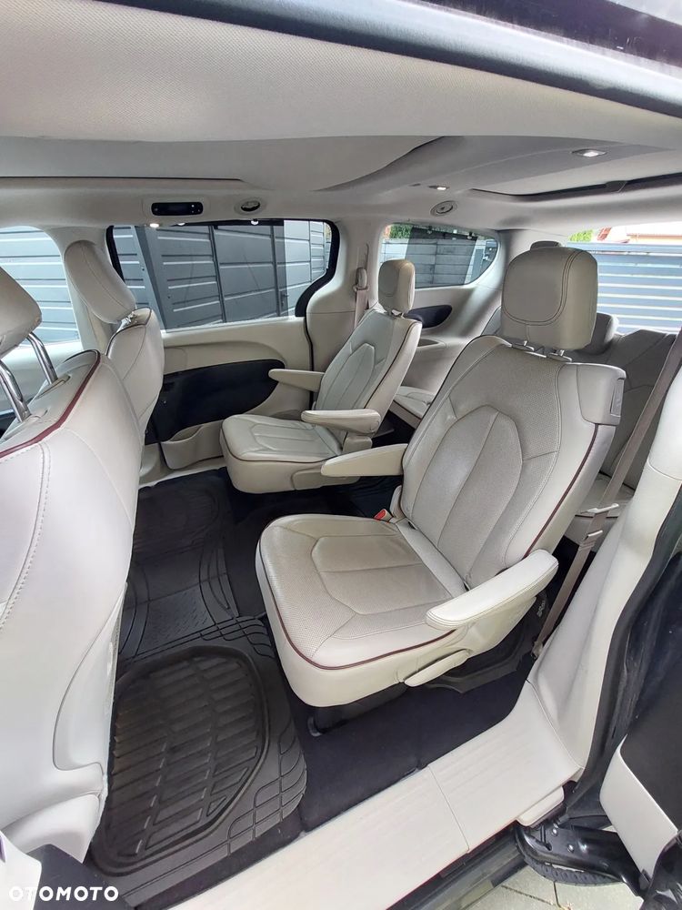 Chrysler Pacifica - 7