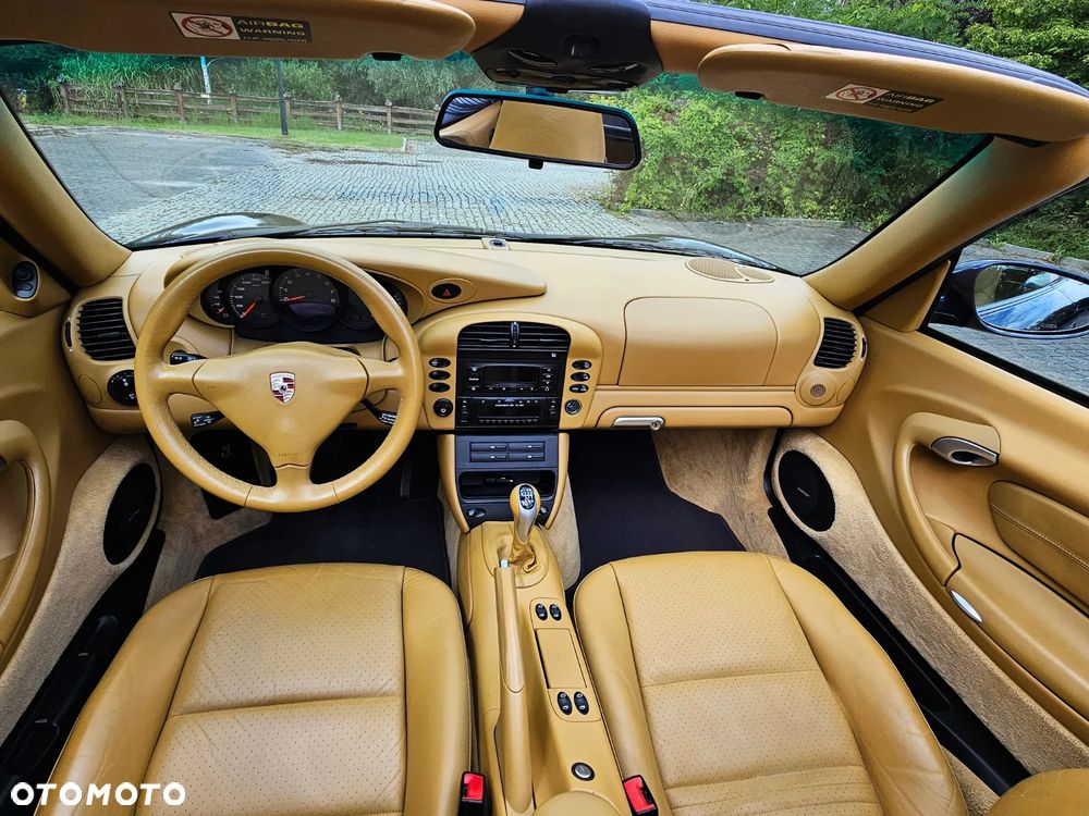 Porsche 911 Carrera 4 - 15