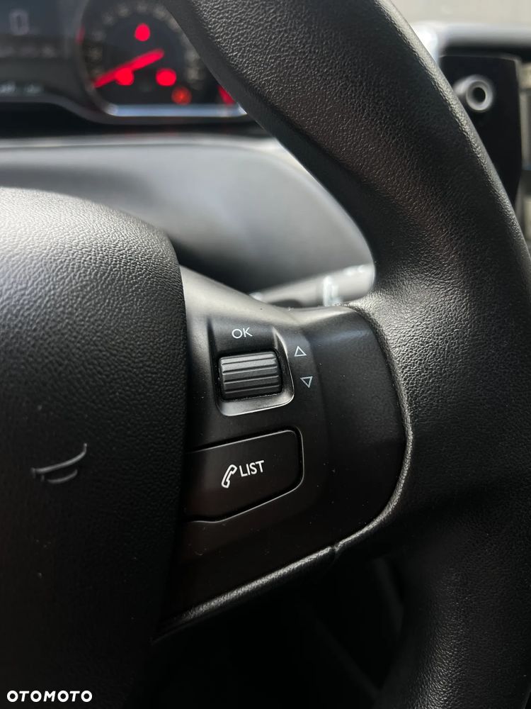 Peugeot 208 - 19