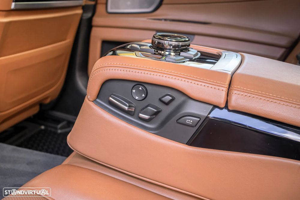 BMW 750 Li xDrive Pack M — fotografia 48