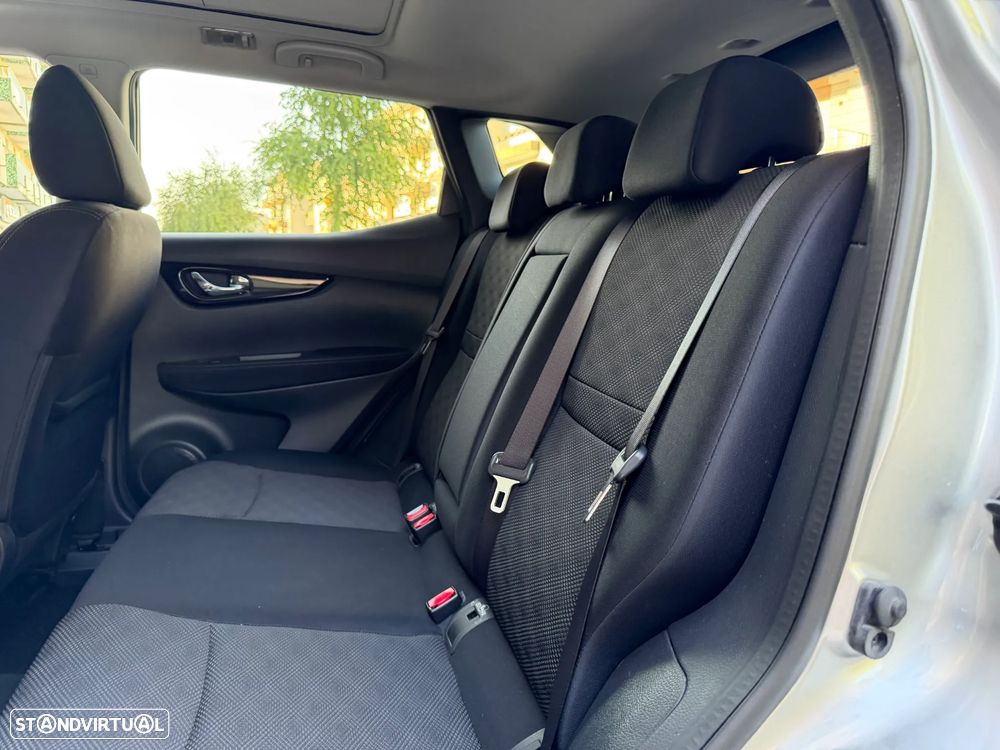 Nissan Qashqai 1.6 dCi N-Connecta 18 - 30