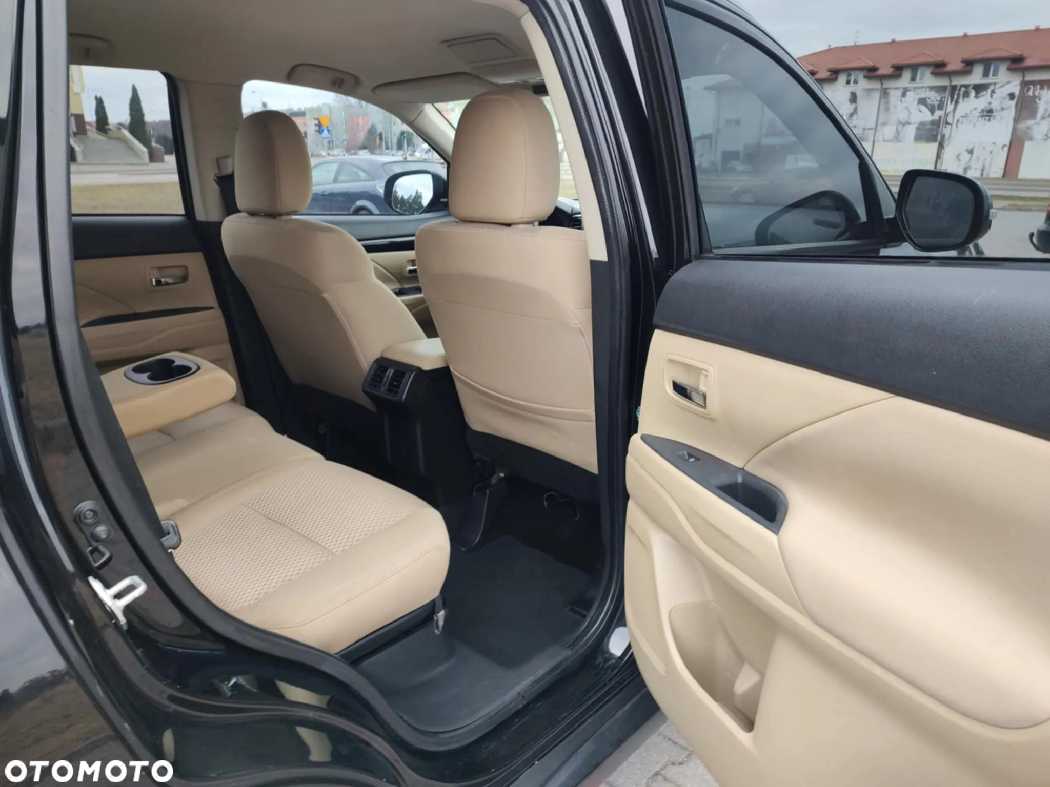 Mitsubishi Outlander - 7