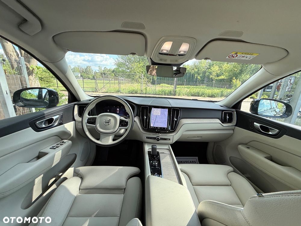 Volvo XC 60 B4 B Plus Dark - 27