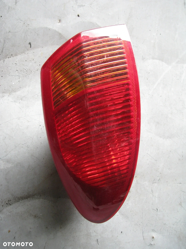 LAMPA  TYLNA LEWA ALFA ROMEO 147