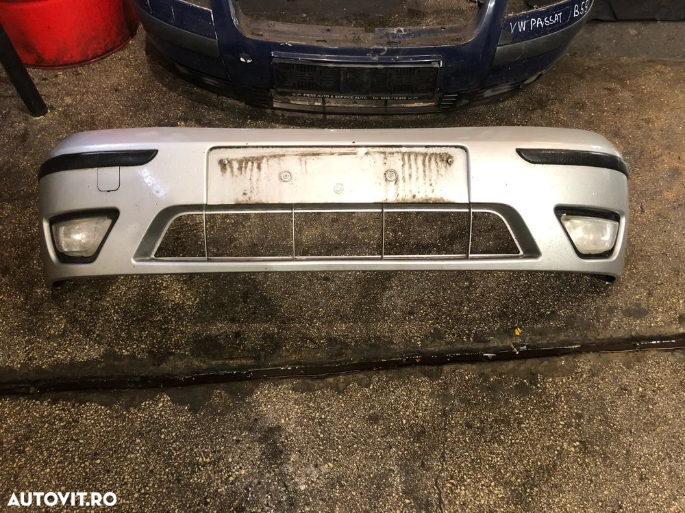 Bara fata Ford Focus 2002 gri argintiu cu proiectoare