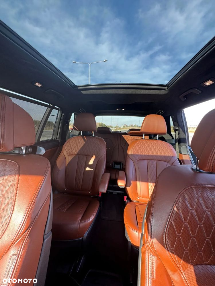 BMW X7 M50i sport - 16