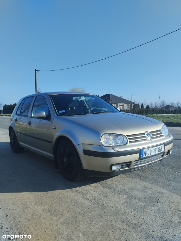 Volkswagen Golf - 1