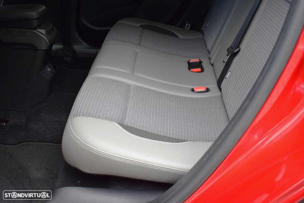 Peugeot 2008 1.2 PureTech Allure EAT6 - 34