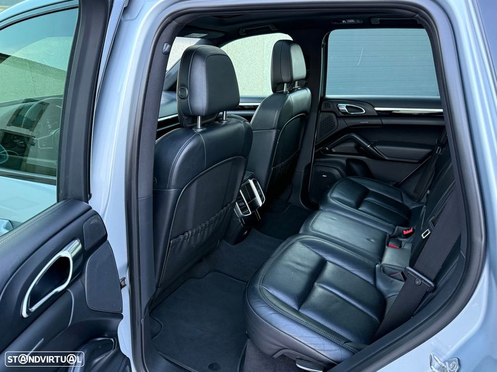 Porsche Cayenne S Platinum Edition - 25