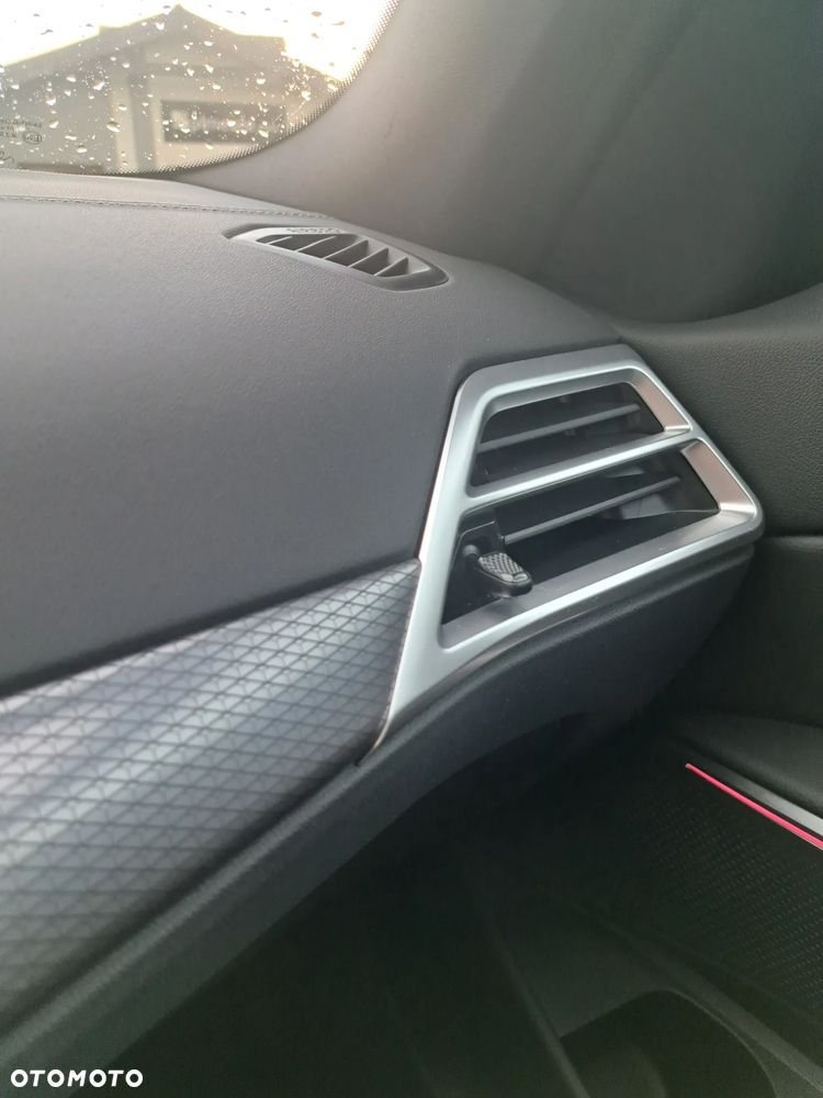 BMW Seria 3 330i xDrive - 14