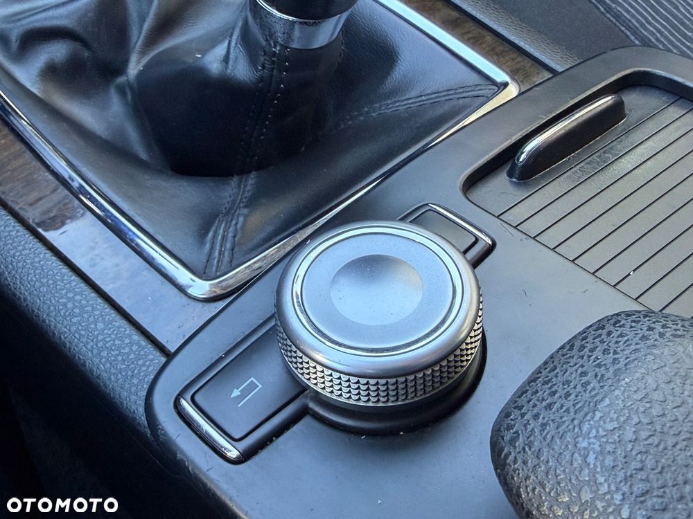 Mercedes-Benz Klasa C 200 (BlueEFFICIENCY) Elegance - 29