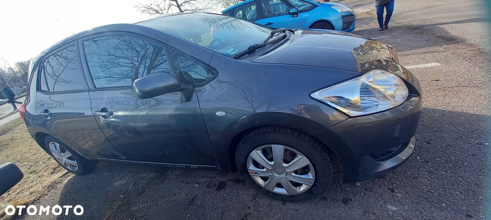 Toyota Auris 1.33 VVT-i 2010 - 1