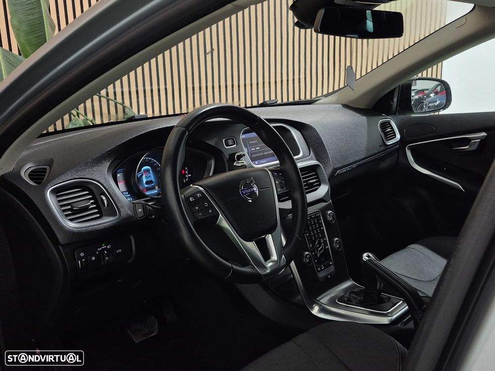 Volvo V40 Cross Country 1.6 D2 Momentum Powershift - 25