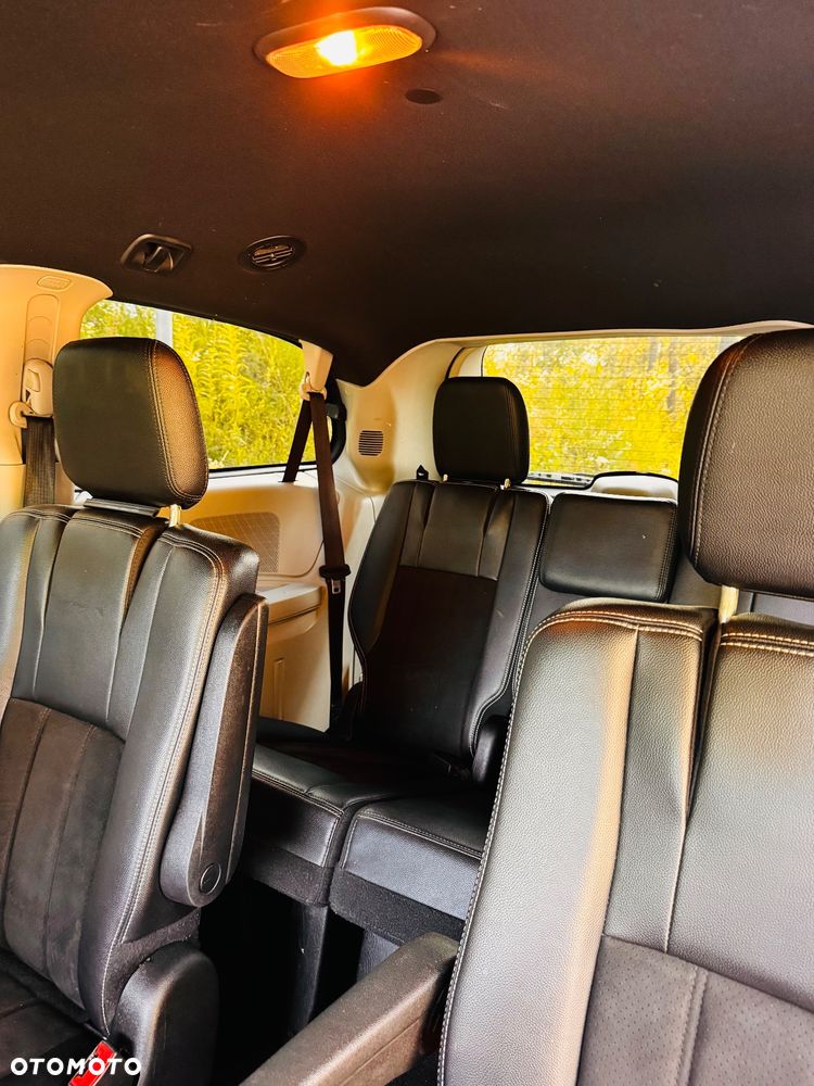 Dodge Grand Caravan - 10