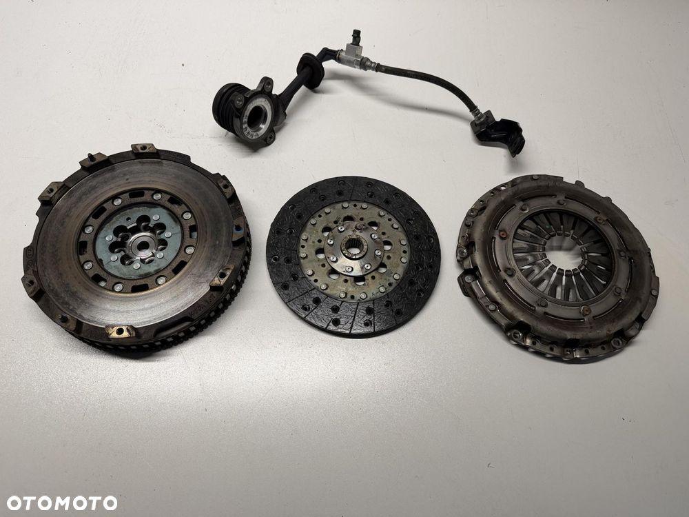 KOŁO DWUMASOWE SPRZĘGŁO HYUNDAI I30 III 1.4 T-GDI G4LD  23200-03900 - 1