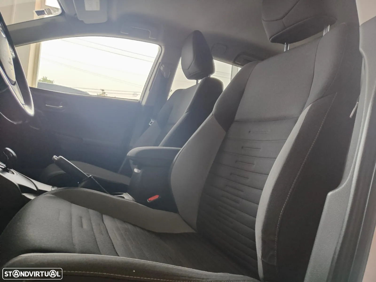 Toyota Auris Touring Sports 1.8 HSD Comfort+P.Sport - 23