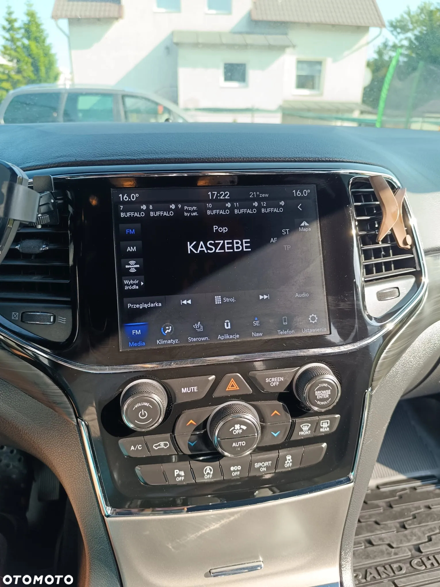Jeep Grand Cherokee 3.6 V6 Pentastar 4WD Automatik Laredo - 24