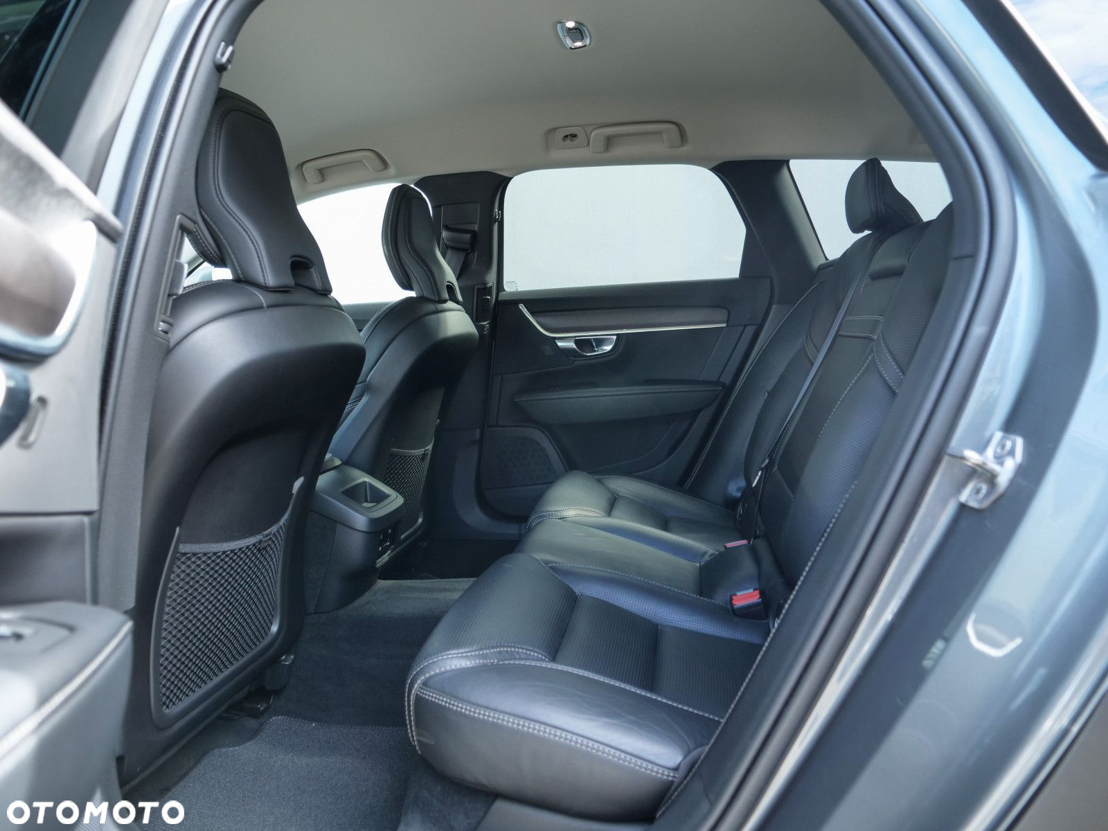 Volvo V90 Cross Country - 16