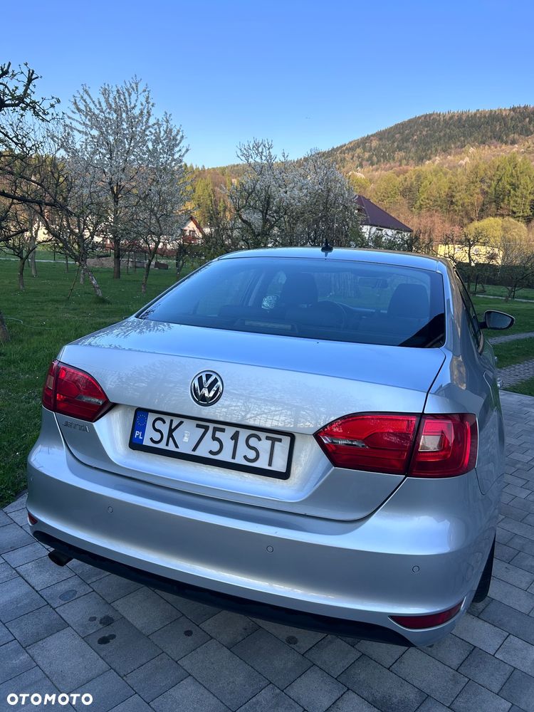 Volkswagen Jetta 1.2 TSI Trendline - 4