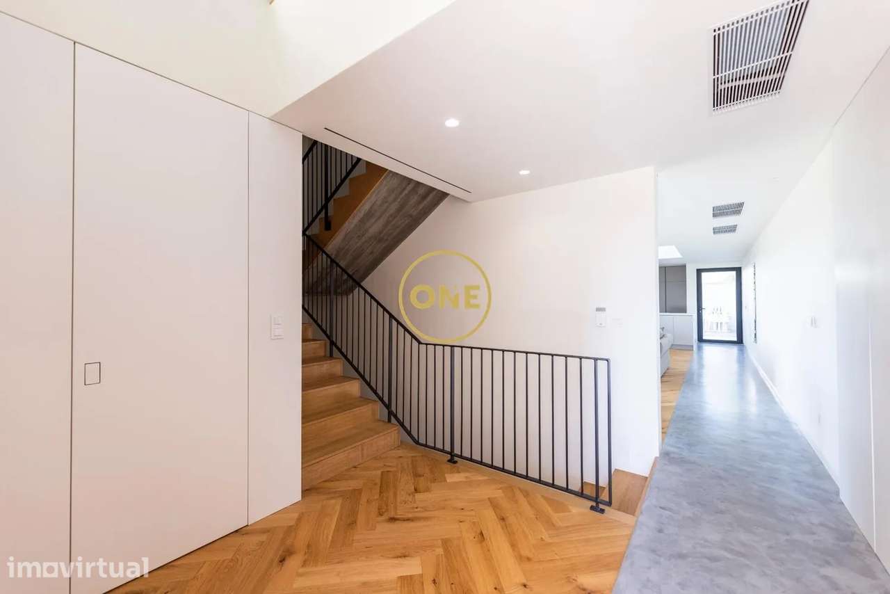 Moradia Com Piscina Privada e Arquitetura Contemporânea - Grande imagem: 2/30