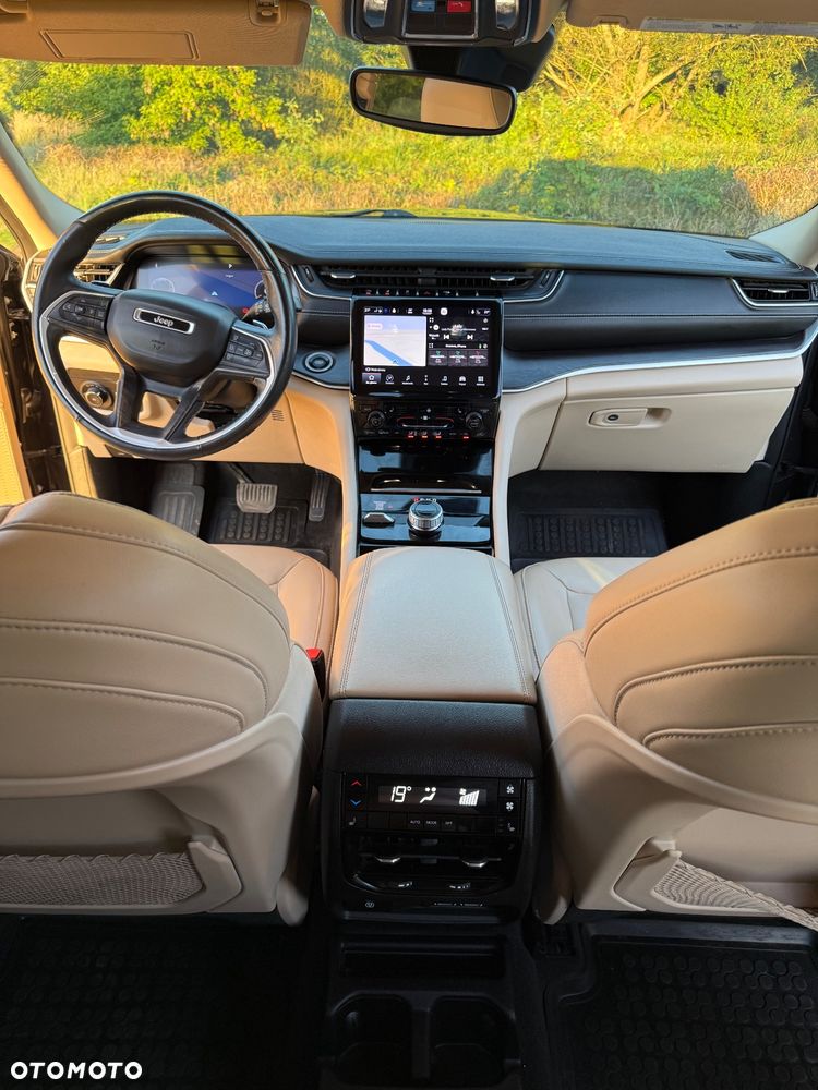 Jeep Grand Cherokee - 15