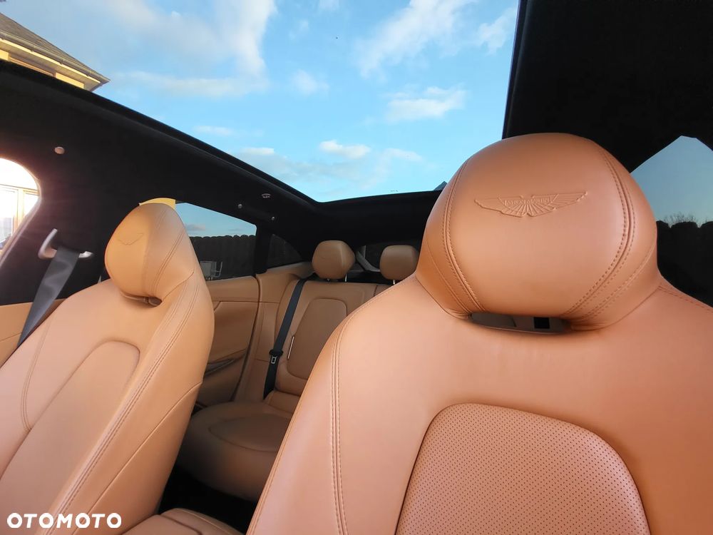 Aston Martin DBX - 17