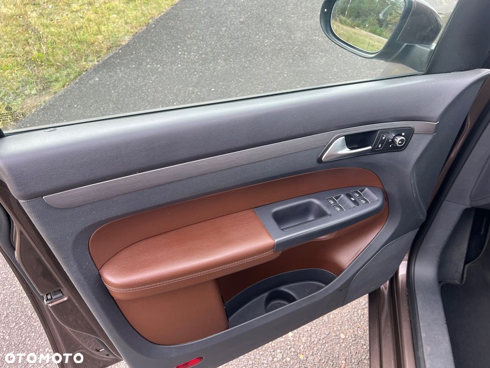 Volkswagen Touran 2.0 TDI DPF BlueMotion Technology Comfortline - 24