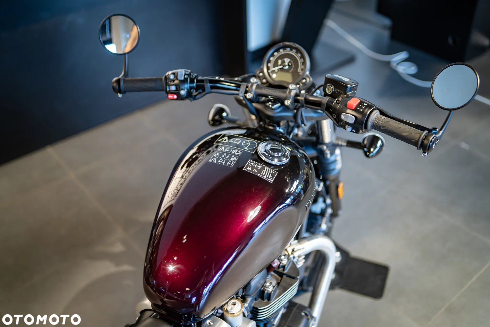 Triumph Bonneville Bobber - 13