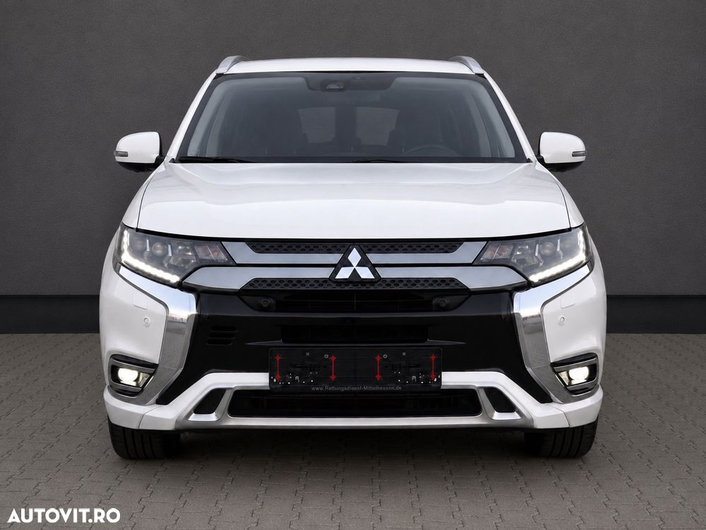 Mitsubishi Outlander - 2