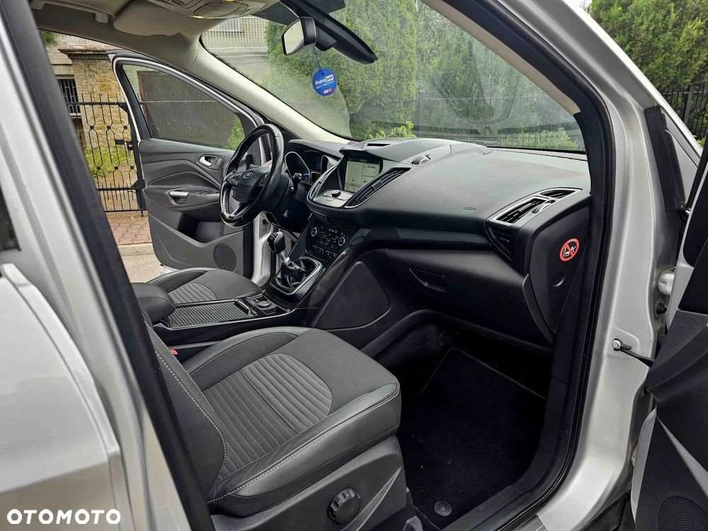 Ford Kuga 2.0 TDCi 2x4 Titanium - 20
