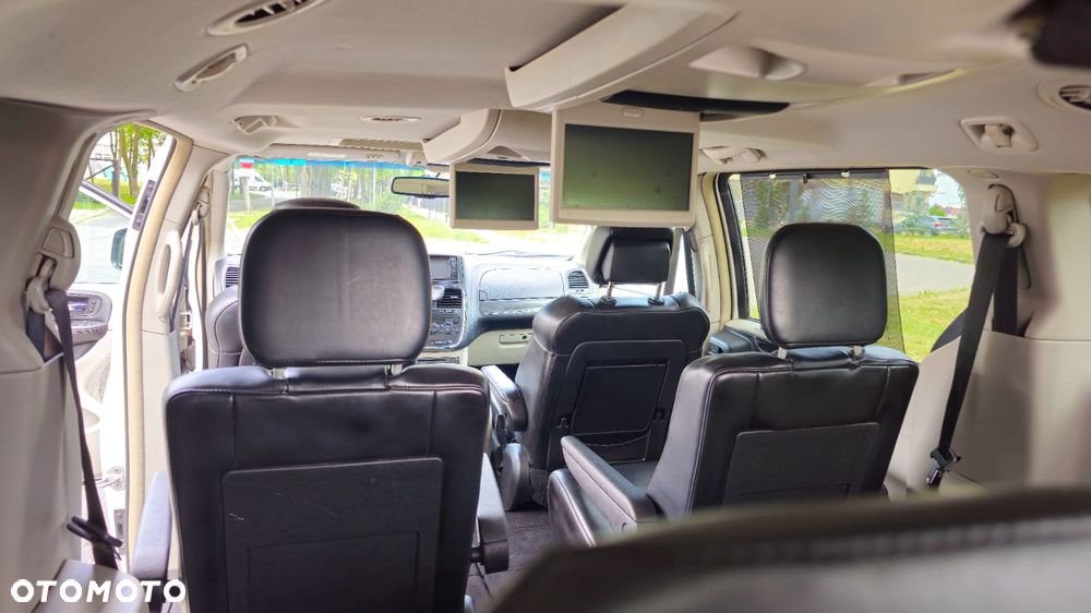 Chrysler Town & Country 3.6 Limited - 17