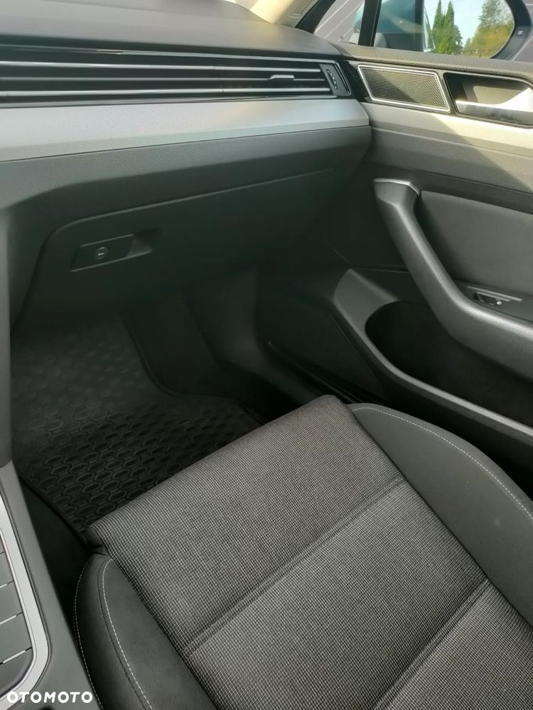 Volkswagen Passat - 29