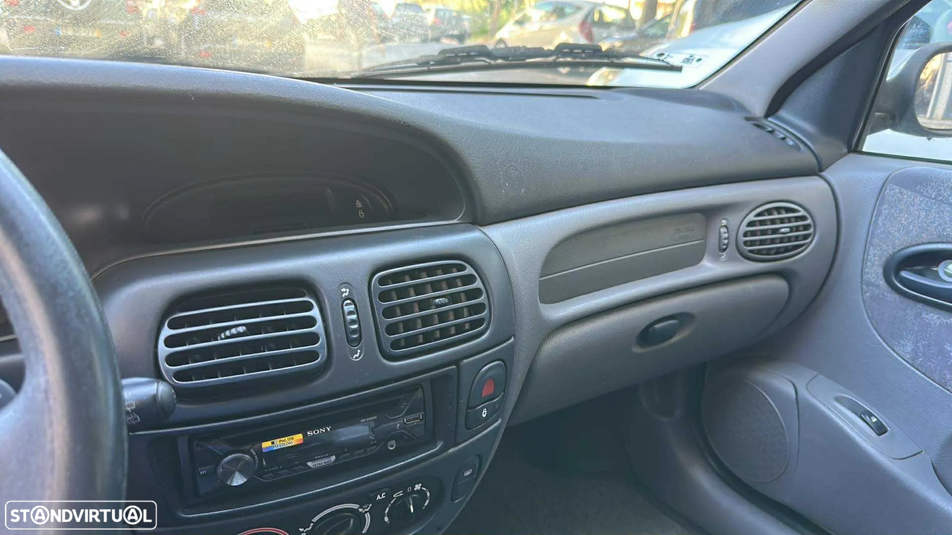 Renault Mégane 1.4 16V RXE AC - 15
