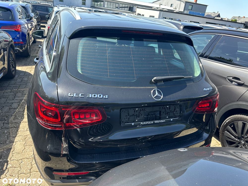 Mercedes-Benz GLC 300 d 4Matic 9G-TRONIC AMG Line - 4