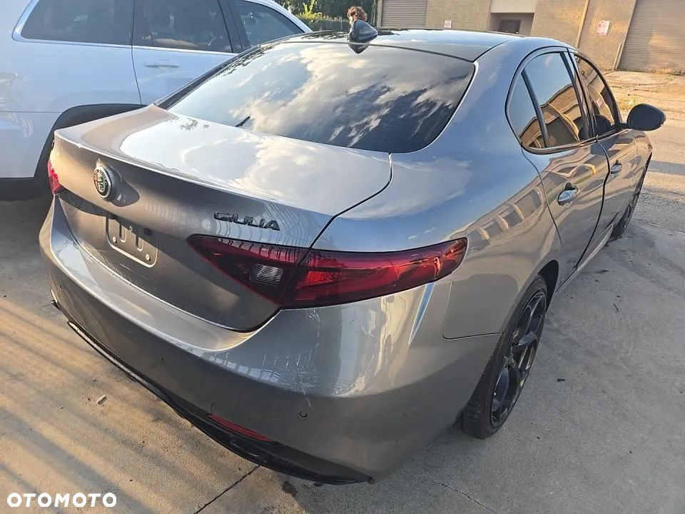Alfa Romeo Giulia - 4