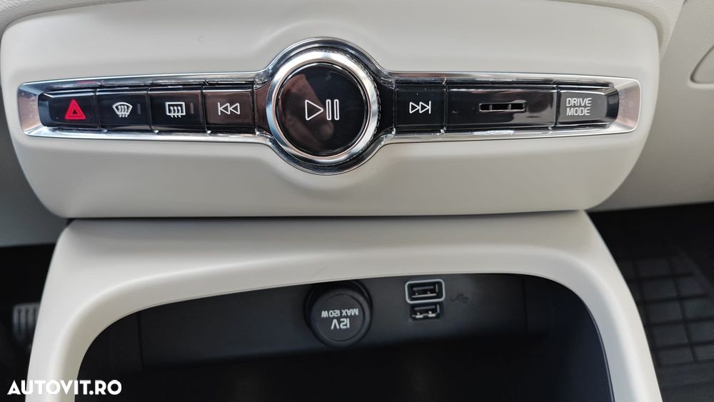 Volvo XC 40 B4 AT8 AWD Mild Hybrid Inscription - 23