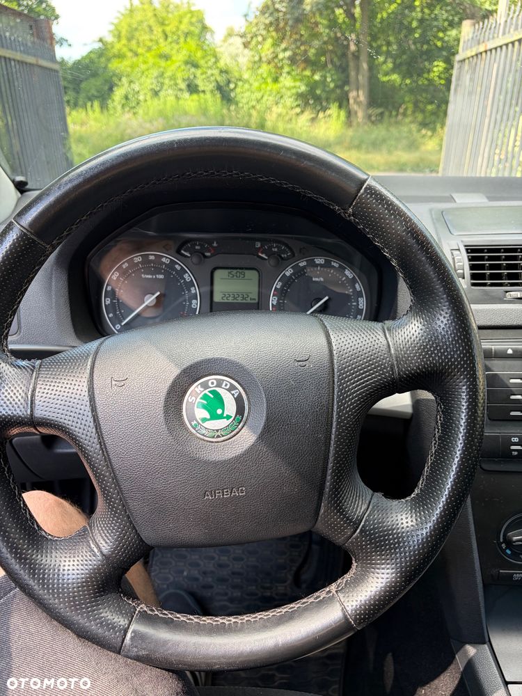Skoda Octavia 1.6 Combi - 16