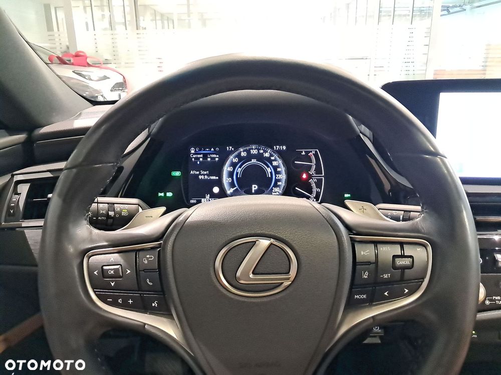 Lexus ES 300h Business Edition - 17