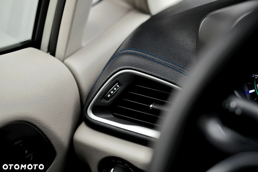 Chrysler Pacifica - 28