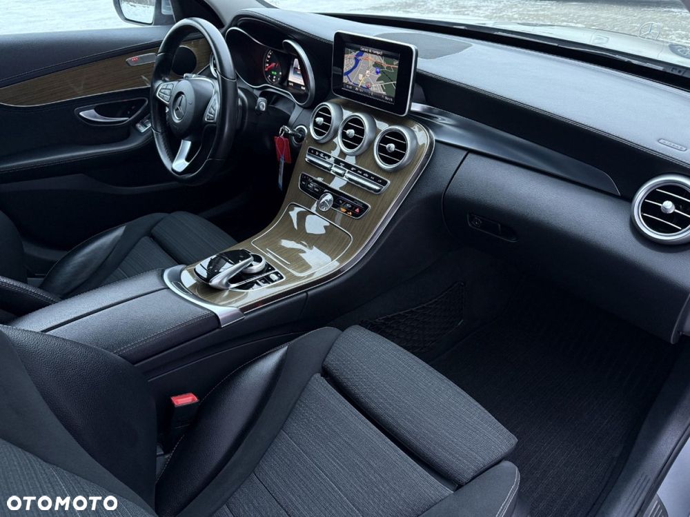Mercedes-Benz Klasa C 180 7G-TRONIC Exclusive - 29