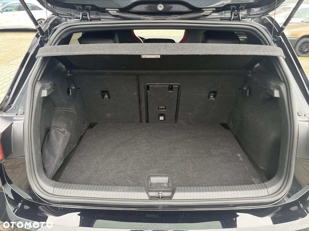 Volkswagen Golf - 37