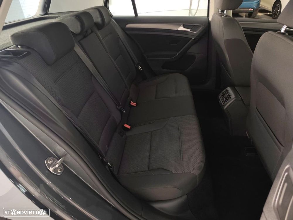 VW Golf 1.0 TSI Confortline DSG - 9