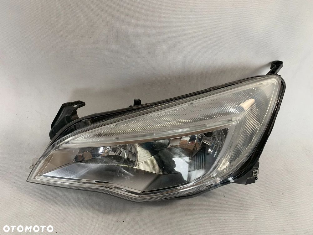 Opel Astra 4 IV J 10r Reflektor lewy lampa lewa 2010 - 1