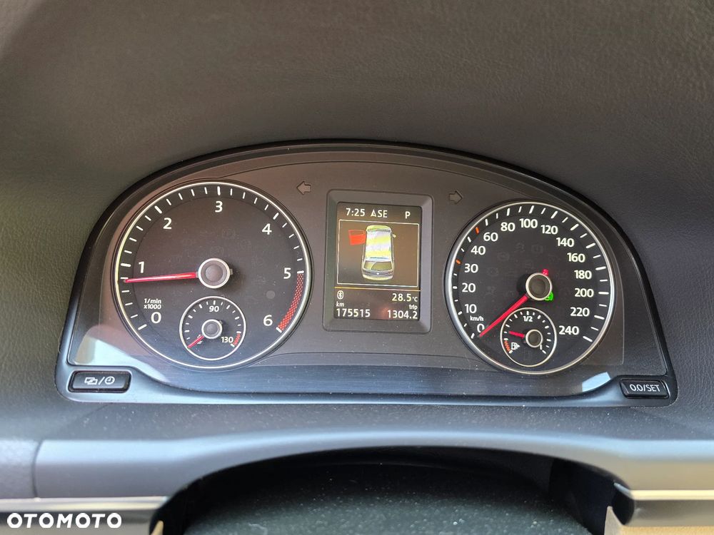 Volkswagen Touran 2.0 TDI DPF Highline DSG - 4