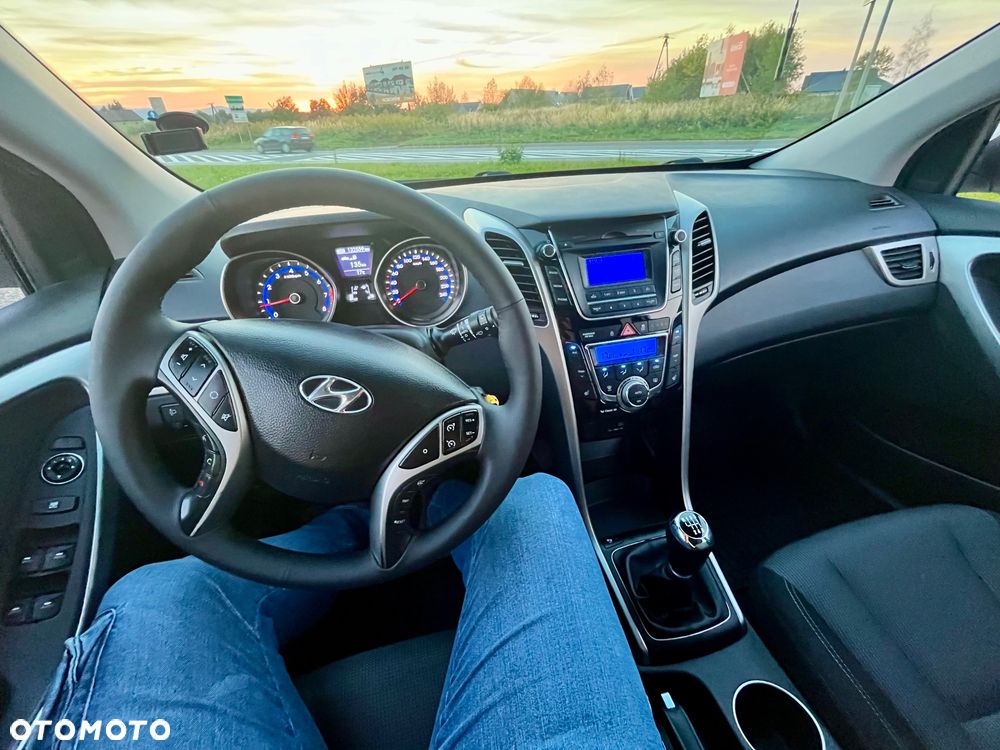 Hyundai i30 1.4 Intro Edition - 8