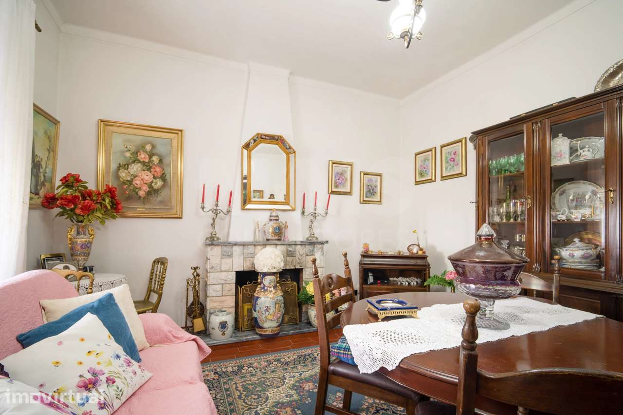 Moradia Bifamiliar no Cadaval com terreno de 1880m2 - Grande imagem: 2/30