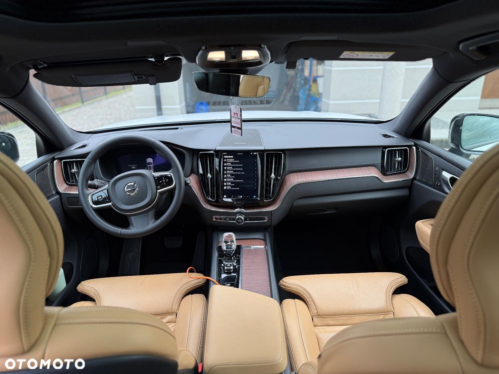 Volvo XC 60 B5 B AWD Ultimate Dark - 28