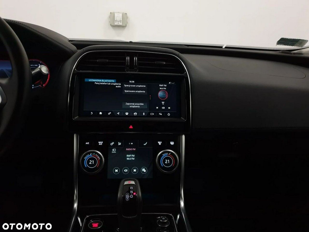 Jaguar XE 2.0 D180 SE - 20